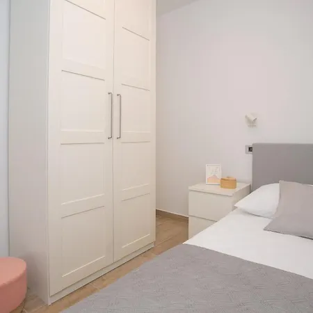 Lilly * Žrnovnica