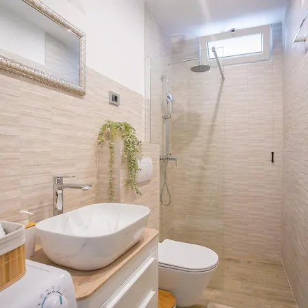 Apartment Lilly Zrnovnica