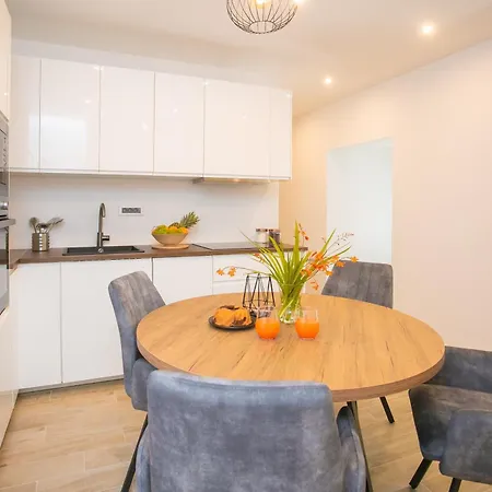 Lilly Apartment Zrnovnica